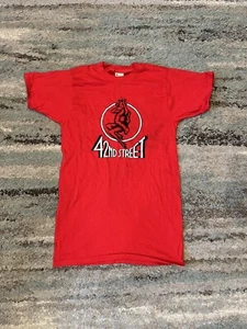 42nd Street Musical VTG 1980’s NYC T-Shirt Screen Stars Pinup Girl Red Medium - Picture 1 of 6