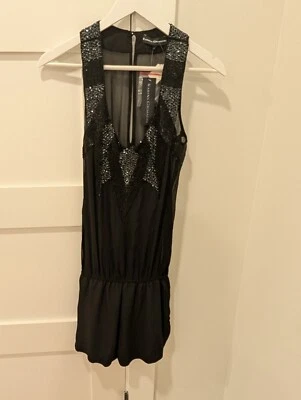 Romper Karina Grimaldi preto seda surplice sem mangas frisado tamanho P novo com etiquetas - Imagem 1 de 4