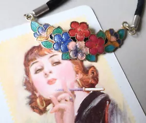 41.5cm Long Vintage 5cm Wide Enamel Flower Pendant On Cord Necklace - Picture 1 of 5