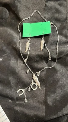 Collar de plumas de herradura Cookie Lee con pendientes Foto 1 de 3