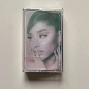 Ariana Grande - Positions Silver Glitter Cassette 2020 NEW SEALED Pop R&B - Picture 1 of 4