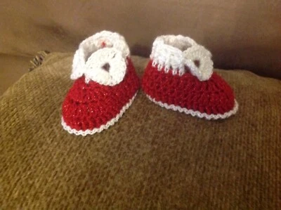 Zapatos de bebé de ganchillo botines de bebé zapatos de muñeca metálicos rojos y blancos Foto 1 de 3