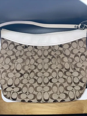 Bolso Hobo Coach Ashley Hippie F13744 Signature Cs Logo con Borde de Cuero Blanco Foto 1 de 4