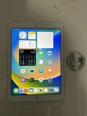 Apple iPad Pro 1st Gen. 128GB, Wi-Fi Cellular 9.7 in  (Unlocked) - Image 1 of 4