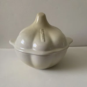 Le Creuset Petite Garlic Casserole Stoneware NO BOX - Picture 1 of 6