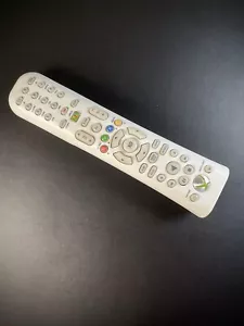 Microsoft Xbox 360 Universal Media Remote White - Picture 1 of 2