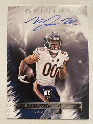 2022 Panini Origins RC Velus Jones Jr. On Card Autograph #RAU-VJD Bears🔥 - Image 1 of 2