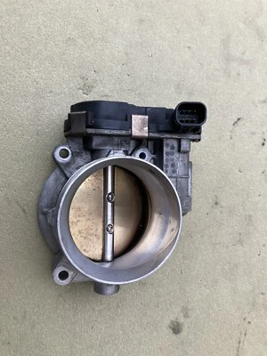 Conjunto de carrocería del acelerador Cadillac DTS 2006-2011 GM Chevy 4,6 L Foto 1 de 4