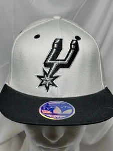 NBA San Antonio Spurs Basketball Logo Adidas Fitted 7 1/4 - 7 5/8 Hat Gray/Black - Picture 1 of 8