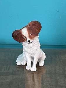 Figura Papillon Brown & White Puppy Dog 2011 TBD A-6 - Imagen 1 de 9