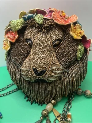 Cartera Mary Frances León Cuentas Con Certificado de Autenticidad Usado en Excelente Condición Born Free Tag Foto 1 de 4