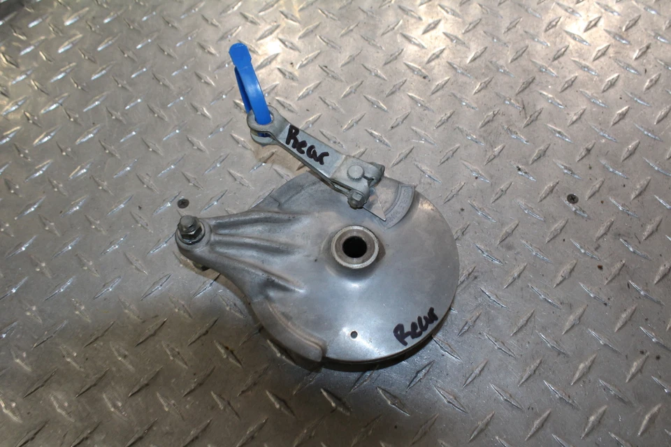 1982 KAWASAKI 250 CSR KZ250L BELT REAR DRUM BRAKE - Image 1 of 1