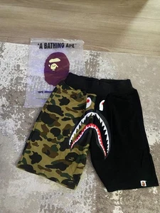 Pantalones Cortos A Bathing Ape - BAPE - Camuflaje Verde + Tiburón Negro - Grandes - Totalmente Nuevos - Imagen 1 de 5