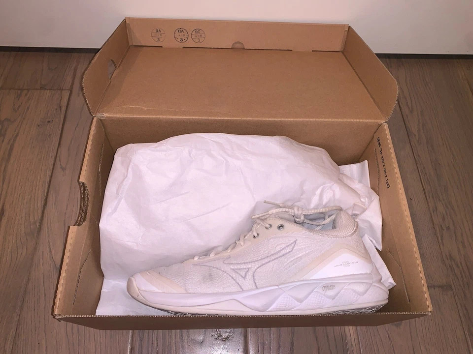 Mizuno Wave Luminous 2 Women's Volleyball Shoes-White US Size 8 - Image 1 of 4