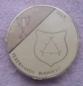 Viejo pasador de plástico Ferencvaros Budapest, Hungría, ganador 1965 - Imagen 1 de 2