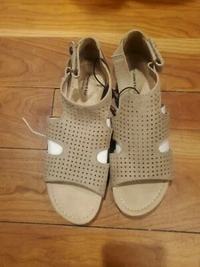 St. John's Bay Women's Newcastle Wedge Sandals size 7.5 M - Picture 1 of 4