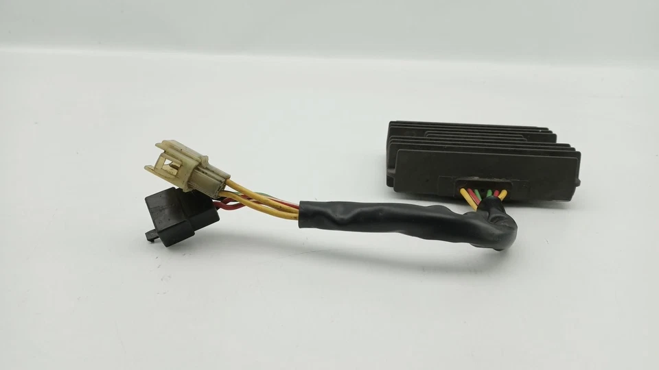 Régulateur MOTO GUZZI 1100 V11 LE MANS 2003 à 2004 - Photo 1/4