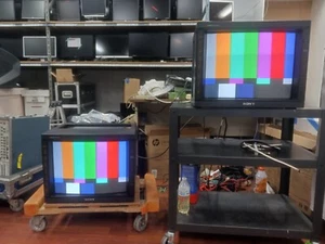 Sony PVM-2030 20” Trinitron RGB CRT Television Monitor W/ Free Media Player - Picture 1 of 4
