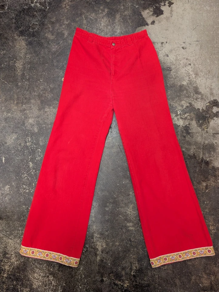 Pantalones de mezclilla acampanados rojos Saddleback años 70 RARO cinta ribete floral cintura de 30" Foto 1 de 4