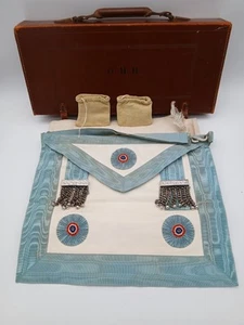 Spencer Masonic Apron with Silver Coloured Tassels in Leather Case - Picture 1 of 12