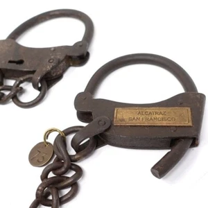 Antiche manette da prigione di Alcatraz, antichi polsini di ferro regolabili - Foto 1 di 6