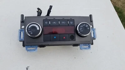 2007 2008 2009 Saturn Aura sedan automatic AC Heat climate control unit 28071167 - Image 1 of 4