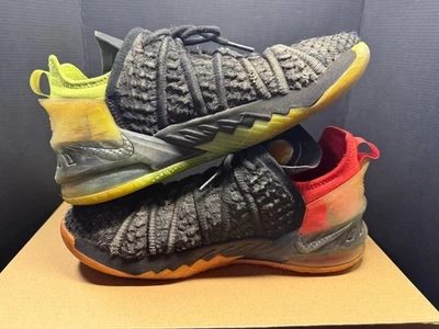 Talla 6.5Y - Zapatos Nike LeBron XVIII 18 GS Negro Carmesí Volt - Batidores Usados Foto 1 de 4