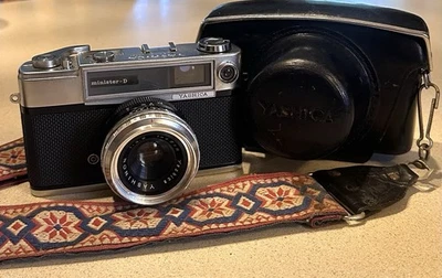 YASHICA Minister-D 35 mm Cámara de disparo puntual Lente Yashinon Estuche/Correa de cuero Foto 1 de 4