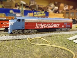 N-Scale Custom Painted THE ROCK BI-CENT E-8 #652 DCC READY - Picture 1 of 4