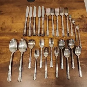 WM ROGERS posate sovrapposte IS Treasure Silverplate anni '40 25 pz - Foto 1 di 11