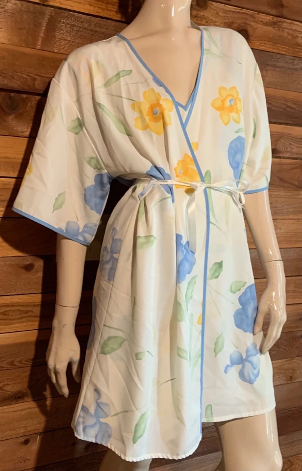 JUEGO DE CAMISÓN Y BATA SECRET TREASURES MULTICOLOR FLORAL TALLA MEDIANA #14328 Foto 1 de 4
