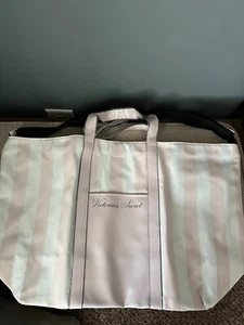 NEW VICTORIA'S  SECRET WEEKENDER TOTE BAG - Picture 1 of 2