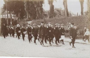 Fest Feier Veranstaltung Verein  Straße Trommler   Fahnen  alte Fotokarte  (f10) - Picture 1 of 2