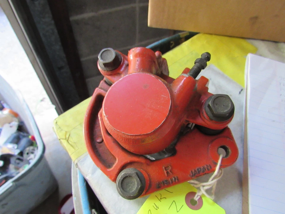 1982 铃木 gs550 米右前刹车卡钳 — 第 1/1 张图片