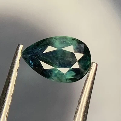 Amazing 0.60Ct Natural Bi Color Sapphire Madacaskar Top Cut EBS8 - Image 1 of 3