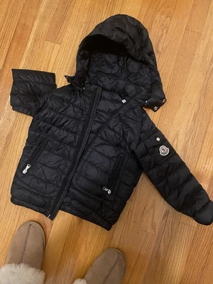 Auténtica chaqueta acolchada ligera MONCLER para niños con capucha adjunta talla 8Y negra Foto 1 de 4