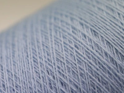 P08 (80€/kg) 100g CASHWOOL EXTRAFEINE MERINOWOLLE HELLBLAU (48/2) Zwirn Wolle - Bild 1 von 4