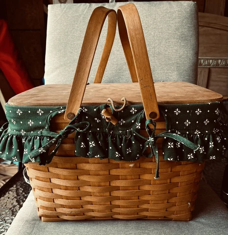 Vintage Longaberger Large Picnic Basket And Green Cloth Insert Cover