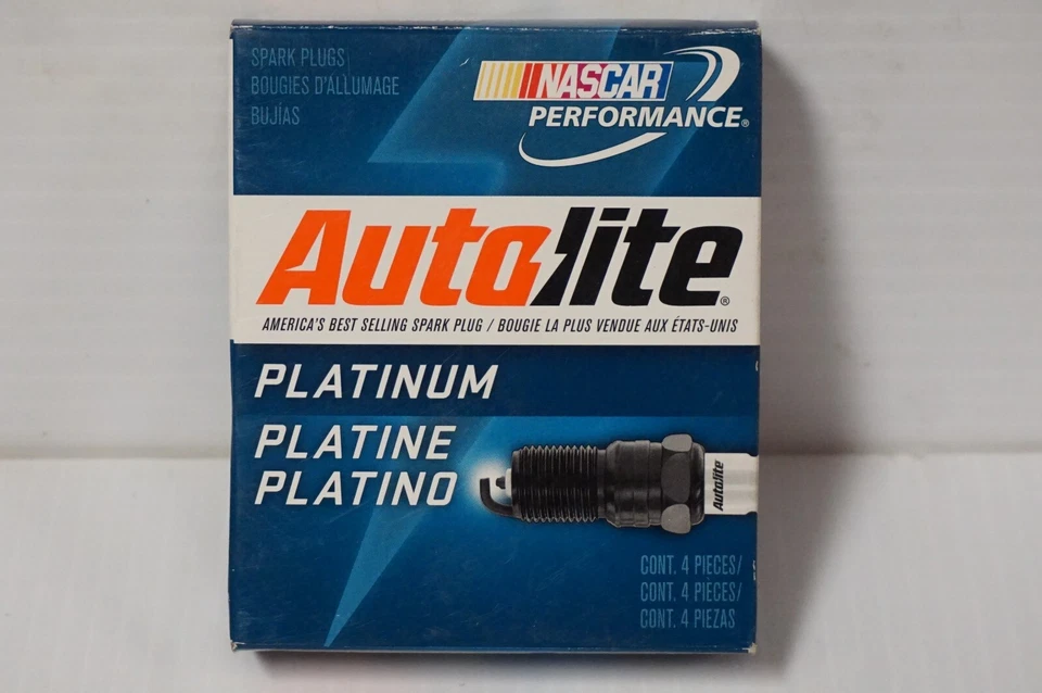 Pacote com 4 velas de ignição de substituição automotiva Autolite Platinum AP605 - Imagem 1 de 4