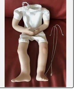 Custodia corpo bambola Conni con mani e gambe. 50 cm, + filo - Foto 1 di 3