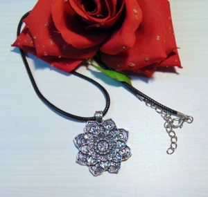 3D Mandala Flor 45 mm Plata Correa de Cuero 43bis 48 cm Collar Dirndl Trajes - Imagen 1 de 6