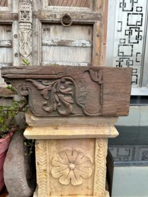 Base de soporte de pared antigua tallada a mano de madera antigua de 1700 tallada floral Foto 1 de 4