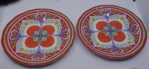 2 ÄLTERE MELAMIN SPEISETELLER MIT ABSTRAKTEM DESIGN, HERZEN & BLUMEN, 11 ZOLL - Bild 1 von 5
