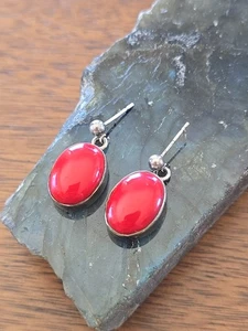 Pendientes colgantes antiguos de plata esterlina de coral rojo con poste perforado - Imagen 1 de 5
