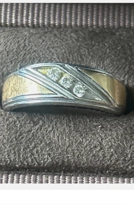 Anillo banda de 3 diamantes para hombre Kay Jewelers oro dos tonos 10kt Foto 1 de 3