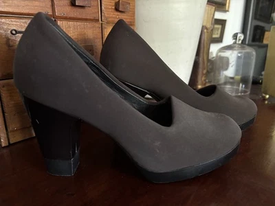 TARYN ROSE WOMEN'S BLACK PUMPS SIZE 9 m  neoprene block heels - Image 1 of 4