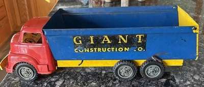 Camión de volteo de construcción gigante org wynadotte prensa acero y plástico años 50 Foto 1 de 4