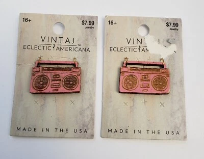 Dijes americanos eclécticos vintage fabricación de joyas boomboxes rosas retro nuevos con etiquetas  Foto 1 de 2