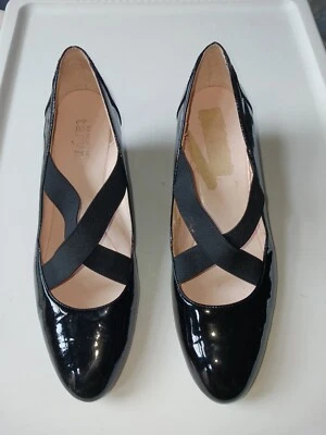 Correa cruzada de charol negro Taryn Rose, hecha en Italia talla 9,5 EE. UU. Foto 1 de 4