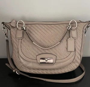 Coach Kristin große Umhängetasche Crossbody Hobo Bag grau Kitt taupe geflochtenes Leder - Bild 1 von 19